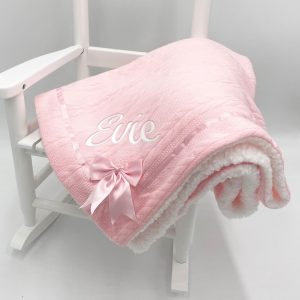 pink-blanket-with-bow