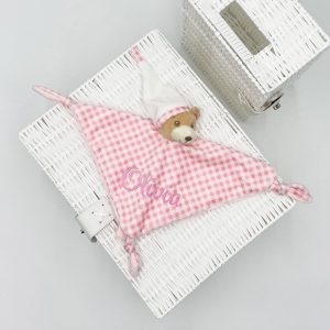 pink-gingham-comforter